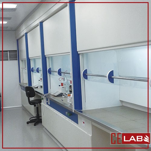 Capela com exaustor para laboratório