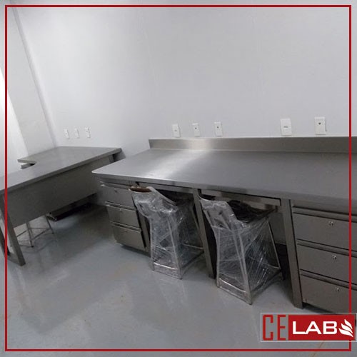 Móveis em aço inox para laboratório